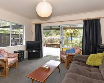 Blue Lagoon - Kaiteriteri Holiday Unit - Kaiteriteri - Living room