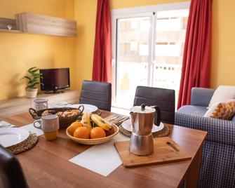 Rv Hotels Apartamentos Els Salats - L'Estartit - Living room