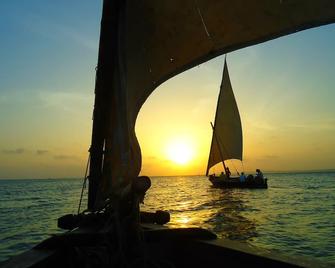 Luxury beachfront holiday house, pool garden all sea views, Forodhani House Lamu - Lamu - Beach