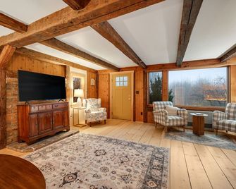 Cozy Central Vermont Cabin- close to skiing, Montpelier, Norwich, hiking, biking - Barre - Sala de estar