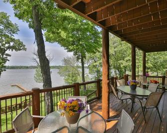 Indiana Lake Home Sunsets. 5 Beds, 3 Baths, 2 Decks, 1 Long Pier, By Chicago Il - Cedar Lake - Balcony
