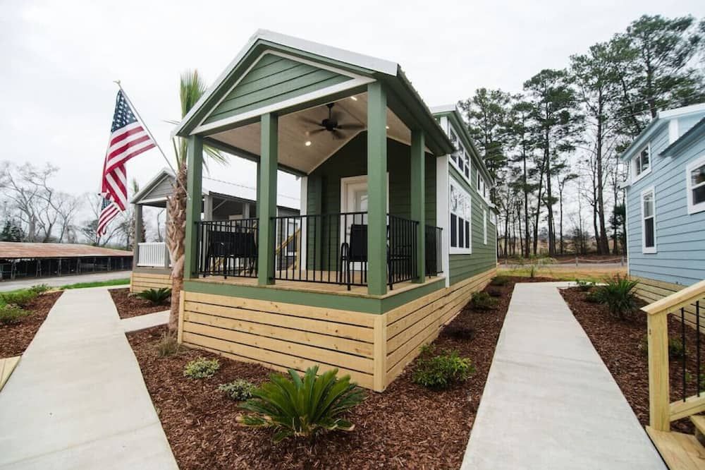 The Grande II · Tiny Home on Logan Martin Lake - Pell City