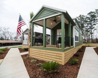 The Grande II · Tiny Home on Logan Martin Lake - Pell City