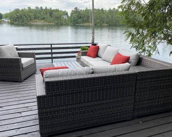 Westwind Georgian Bay Muskoka Cottage Retreat Private Access (Sleeps Max 8) - Sans Souci Island - Patio