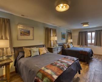 Cozy Cottage- Lewis and Clark Resort - Yankton - Bedroom