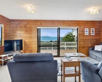 Crystal Clear - Snells Beach Holiday Home - Snells Beach - Living room