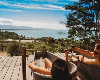 Drift Off Grid Luxury Eco Glamping - Pohara