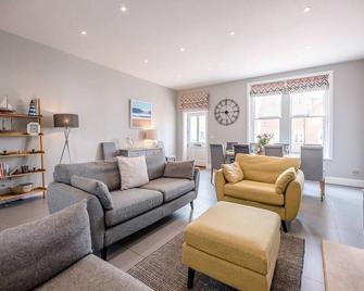 Lyndhurst, Aldeburgh - Aldeburgh - Living room