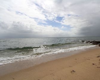 Innseason Resorts Surfside - Falmouth - Beach