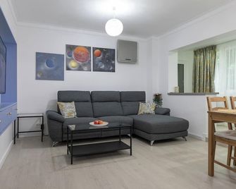 Imedio Azure Apartment Aviatiei - Bucharest - Living room