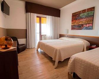 Hotel San Zeno - San Zeno di Montagna - Ložnice