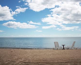 Paradise Beach Resort - Tawas City - Beach