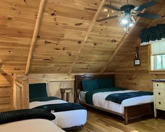 Log Cabin On Sturgeon River - Indian River - Bedroom