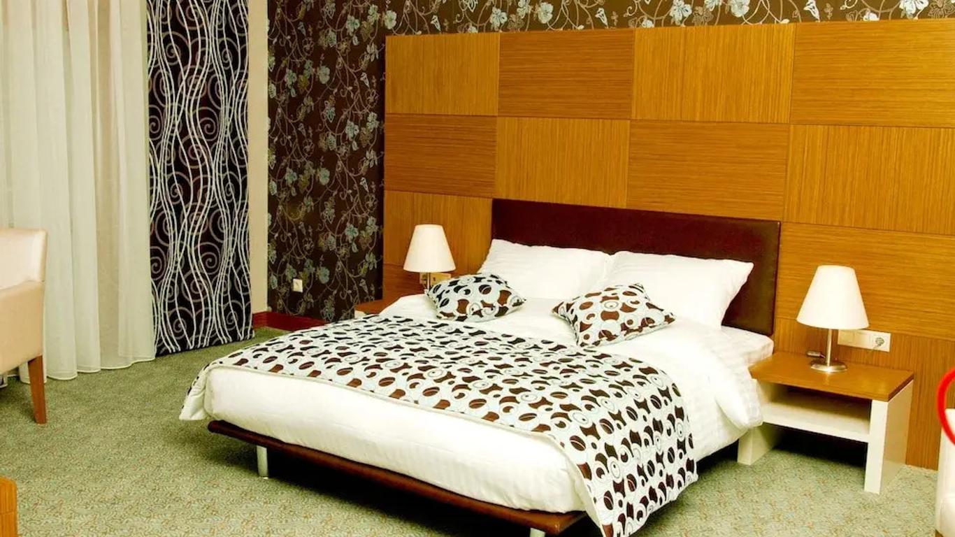 Grand Nur Plaza Hotel
