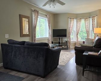 (1) Beautiful Summer Rental Nr Acadia National Park & Bar Harbor! - Southwest Harbor - Living room