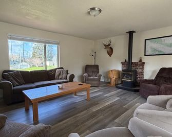 Olympic Peninsula Vacation Rental 1 Mi to Water - Sekiu - Sala de estar