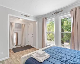 Apartment near Water front. 20 minutes from Niagara Falls/Buffalo. - North Tonawanda - Bedroom