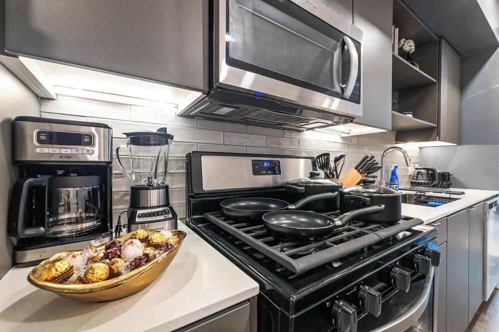 Alex 2BD Haven in Hollywood!Free parking and pool! - Los Angeles - Küche