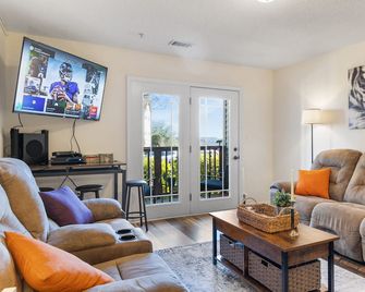 Lakeside Clemson Condo-4k Tv-Xbox-Queen Beds - Seneca - Wohnzimmer