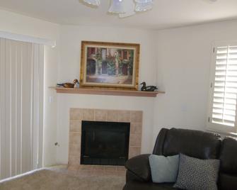 Bear Creek Real Estate Wingfoot - Prescott Country Club Townhome - Prescott Valley - Wohnzimmer