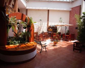 Capital O Hospedaje Los Angeles San Cristobal De Las Casas - San Cristóbal de las Casas - Patio