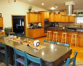New! Village Of Hope - All 6 Cabins - Ava - Cocina