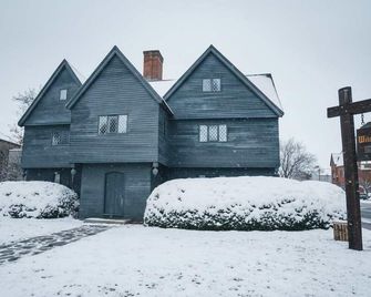 New Spooky Halloween |2br|downtown Salem|parking - Salem - Building