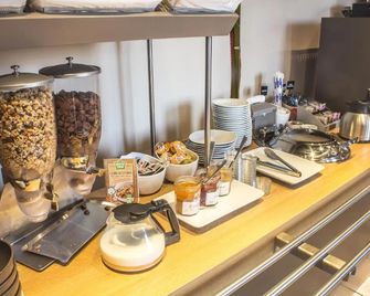 B&B HOTEL Montluçon - Монлюсон - Buffet