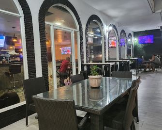 هوتل فيا إسيبانا - بنما سيتي (بنما) - بار