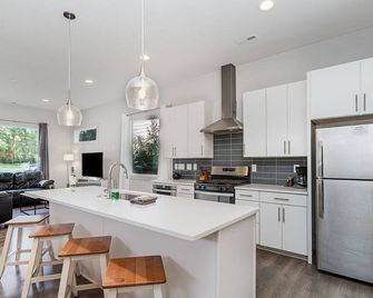 Modern Queen City Retreat-Sleeps 10 - Charlotte - Cuina