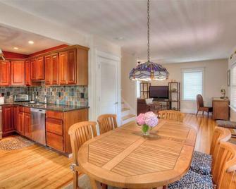 Private getaway. Carriage House - Wildwood Crest - Comedor