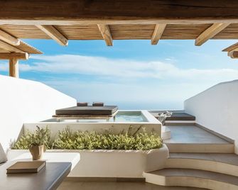 Aqua Luxury Suites By Nomée Hospitality Group - Fira - Balkon