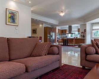 Villa Thetis Athens - Mati - Sala de estar
