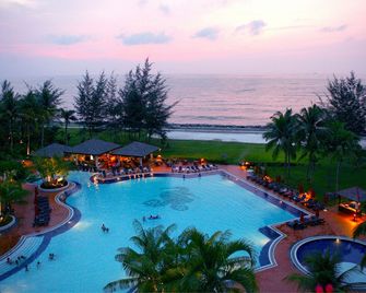 ميري ماريوت ريزورت آند سبا - ميري - حوض السباحة