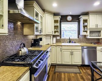 Monterey County Seaside, Bungalow minutes from the Ocean ! - Seaside - Cocina