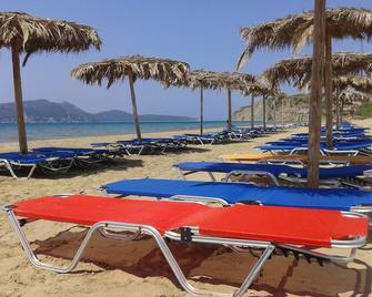 Finiki Plaza - Methoni - Beach