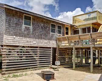 Bright and multi-level beach home close to water w/WiFi, ocean views, central AC - Avon - Edificio