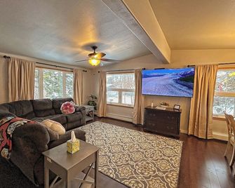 Two FULL bath, two bedroom, full kitchen, free laundry, centrally located! - Anchorage - Salon