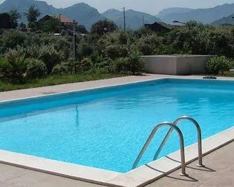 Agriturismo Ghiritina - Francavilla di Sicilia - Piscina