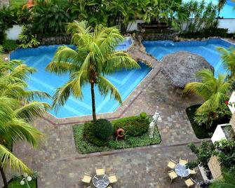 Yotau All Suites Hotel - סנטה קרוס - בריכה