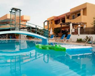 Nikos Villas - Kavos - Zwembad