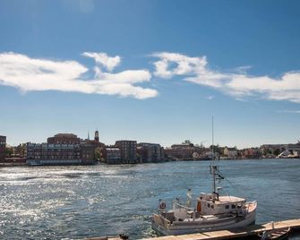 The Bow Hotel - Portsmouth