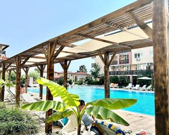 Menada Chateau Aheloy 2 Family Studio - Aheloy - Pool