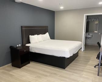 Falcon Executive Inn - Zapata - Bedroom