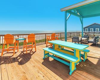 Beachfront, Pet Friendly, Deep Covered Deck & Vacay Ready! - Jamaica Beach - Balcony
