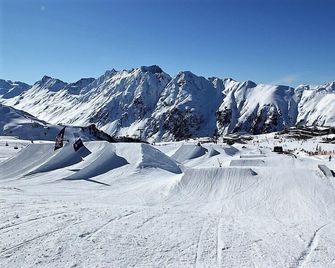 Hotel Garni Panorama - Scuol - Vista del exterior