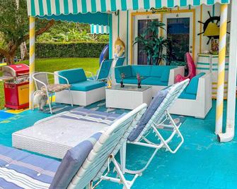 'pams Mermaid House' w/ Riverfront Yard & Lanai! - Weeki Wachee