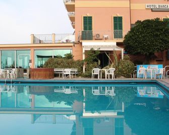 Hotel Bianca Maria - ואראצה - בריכה