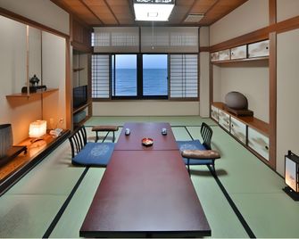 Futami Onsen Hotel Seikai - Ise - Slaapkamer