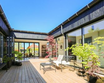 Modern architecture atrium house - Copenhagen - Patio